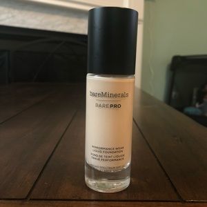 Bare Minerals BarePro Foundation in 02 Dawn